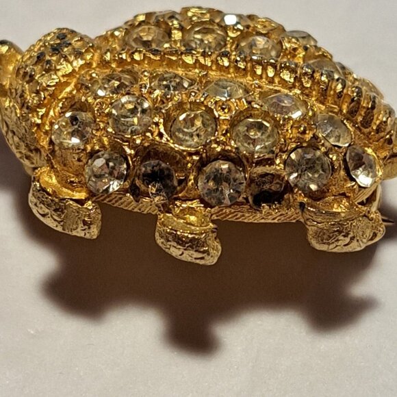 Darling little beetle bug brooch 1.25" long - Picture 4 of 4